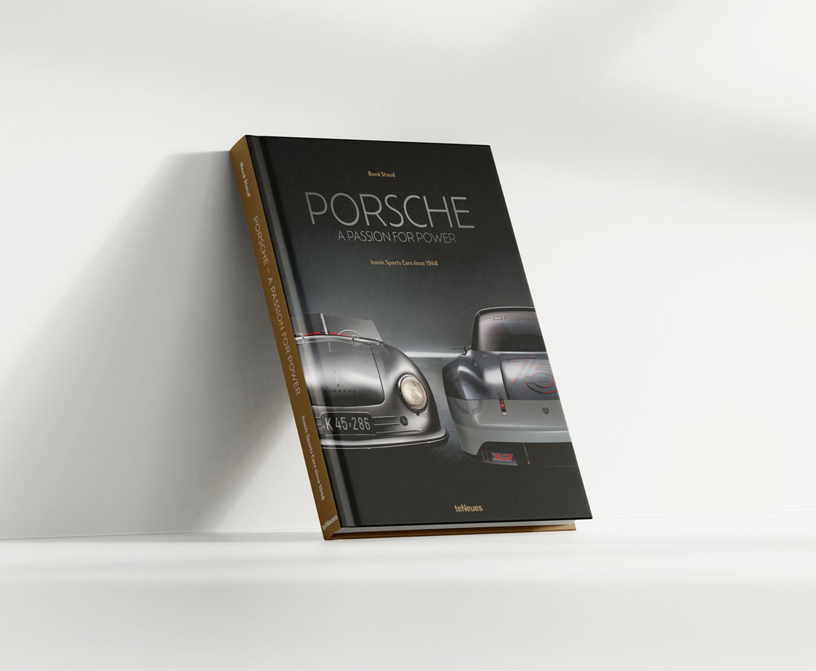 Zum 75-jährigen Jubiläum von Porsche Sportwagen präsentieren Fotograf René Staud und Porsche-Experte Tobias Aichele einen beeindruckenden Bildband.